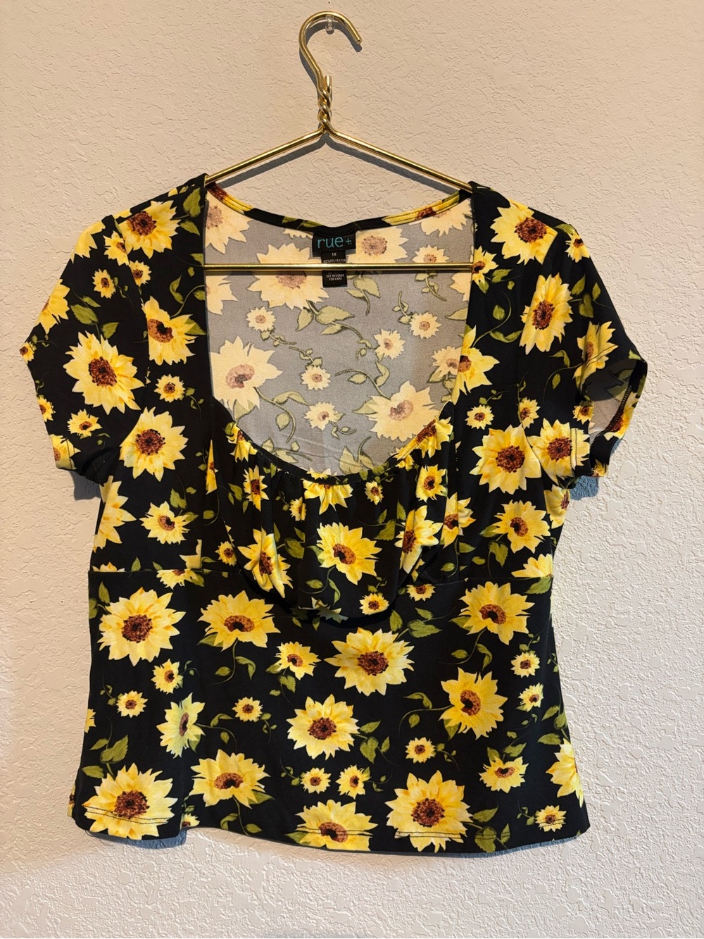 Vintage Y2K Rue21 Black Sunflower Scoop Neck Top